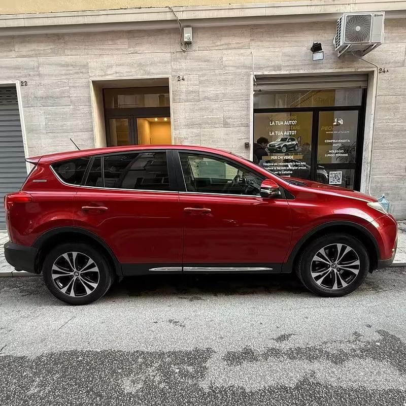 Usata Toyota RAV4 Lounge 124 CV (91 kW) 2014 Rosso SUV