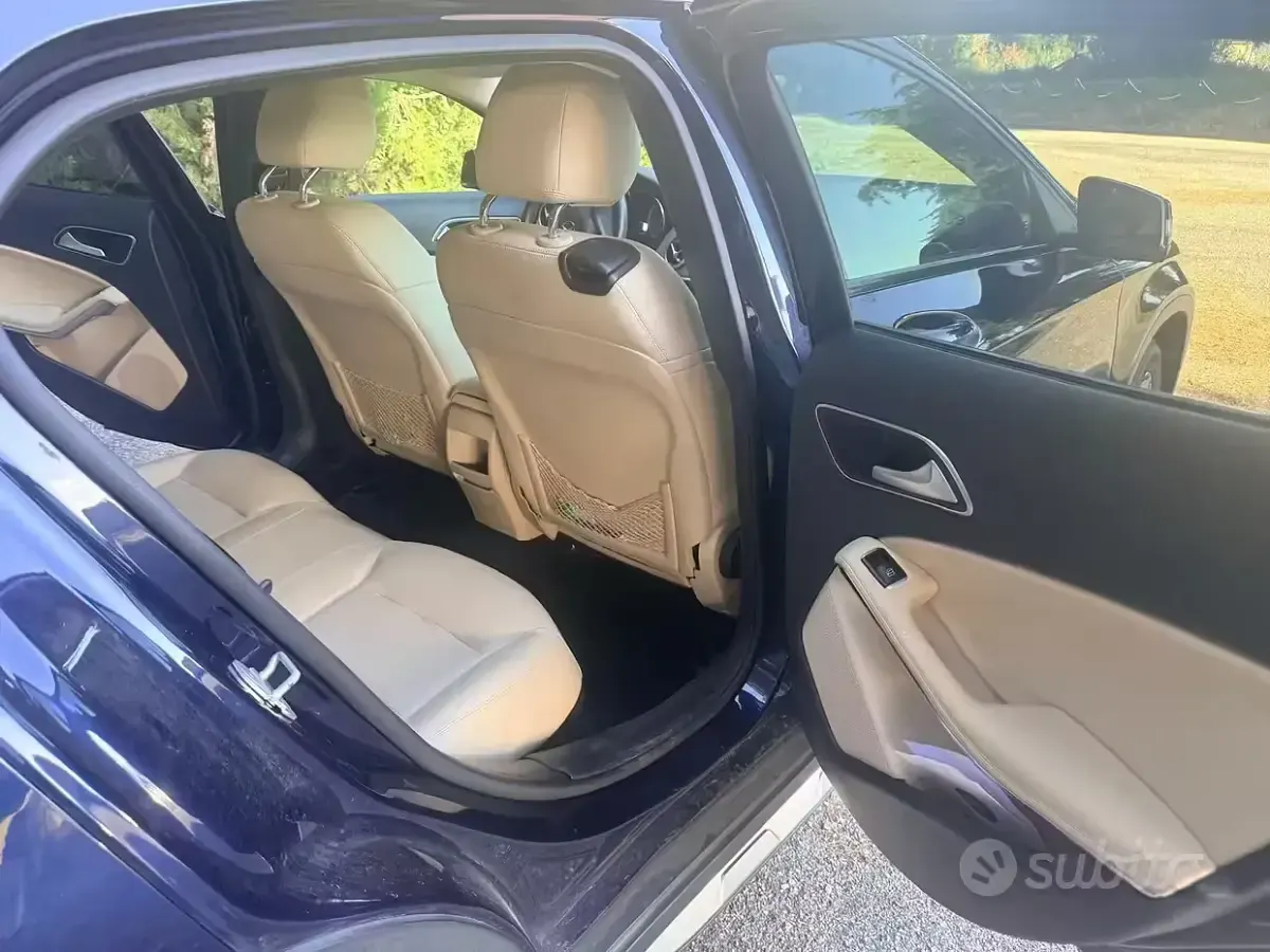 Usata Mercedes GLA200 Premium 136 CV (100 kW) 2017 Blu SUV