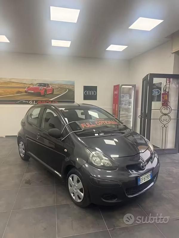 Usata Toyota Aygo Connect Style 67 CV (49 kW) 2010 Grigio Utilitaria