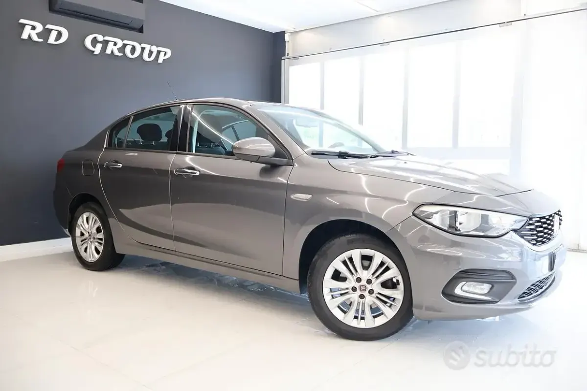 Usata Fiat Tipo Lounge 120 CV (88 kW) 2017 Grigio Berlina