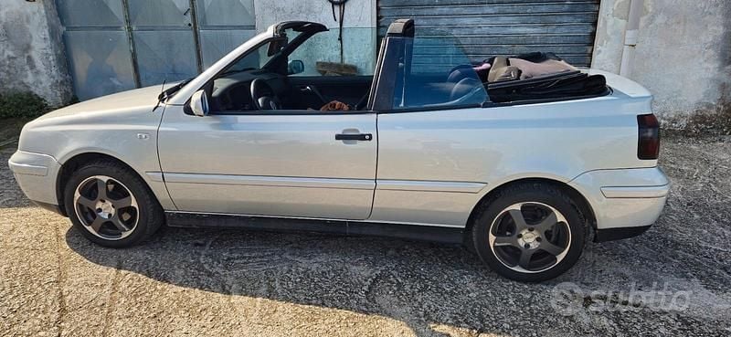 Usata VW Golf Cabriolet 101 CV (74 kW) 1998 Grigio Cabrio