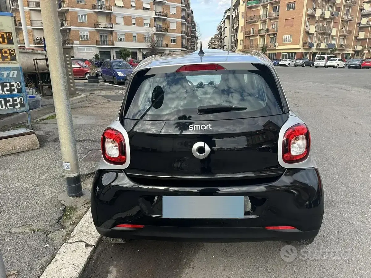 Usata Smart ForFour Passion 71 CV (52 kW) 2015 Nero Utilitaria