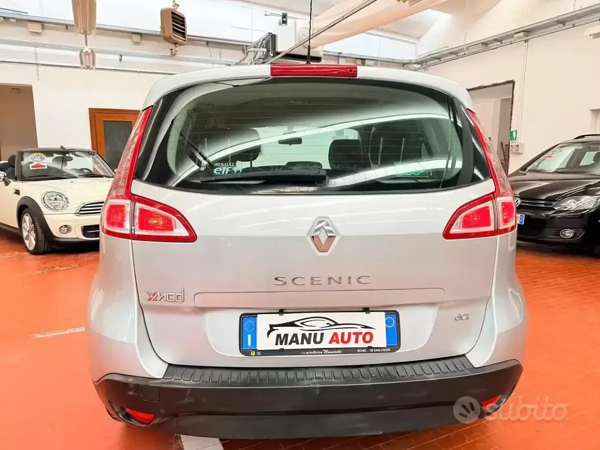 Usata Renault Scénic III Dynamique 110 CV (80 kW) 2011 Grigio Monovolume