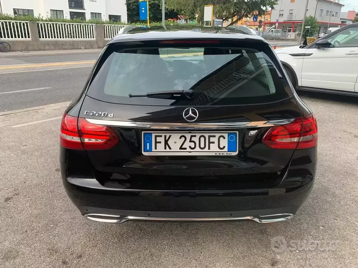 Usata Mercedes C220 Business 170 CV (125 kW) 2017 Nero Station wagon