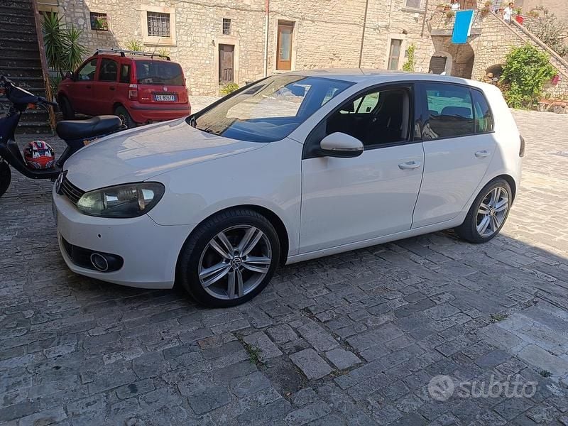 Usata VW Golf VI 140 CV (102 kW) 2010 Bianco Utilitaria