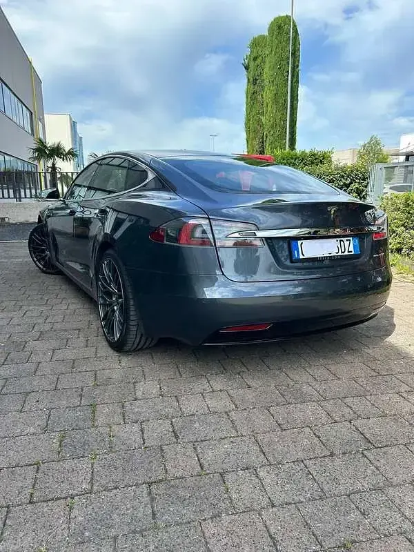 Usata Tesla Model S 169 kW (230 CV) 2021 Grigio Utilitaria