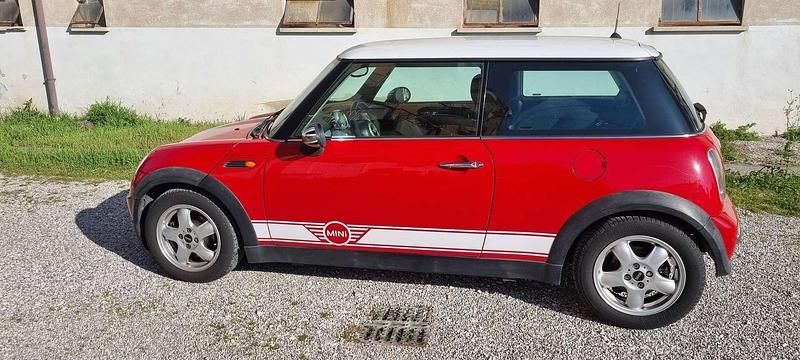 Begagnad Mini Cooper 116 HK (85 kW) 2002 Röd Halvkombi