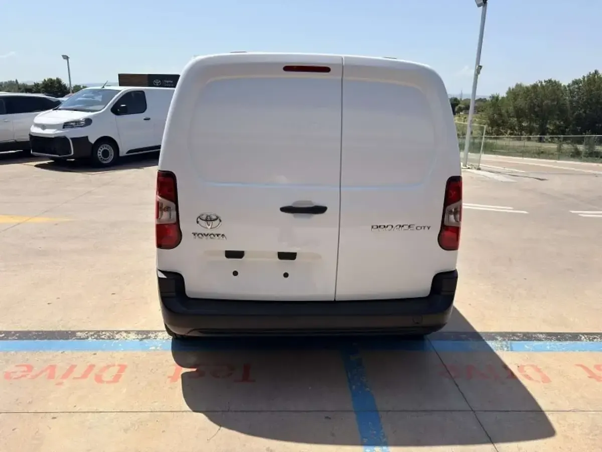 Nuova Toyota Proace City 101 CV (74 kW) 2025 White solid Monovolume