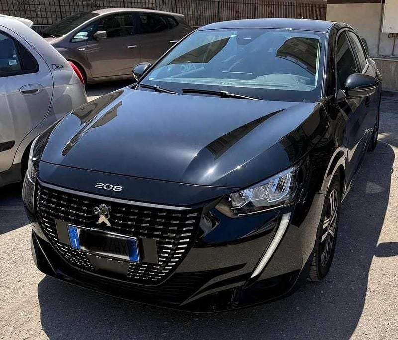 Usata Peugeot 208 Allure 75 CV (55 kW) 2022 Nero Utilitaria