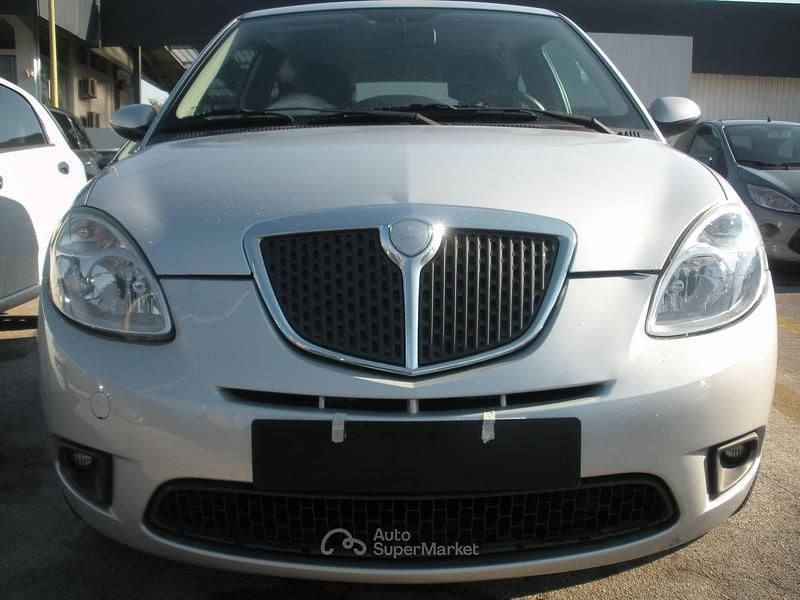 Usata Lancia Ypsilon 75 CV (55 kW) 2007 Argento Utilitaria