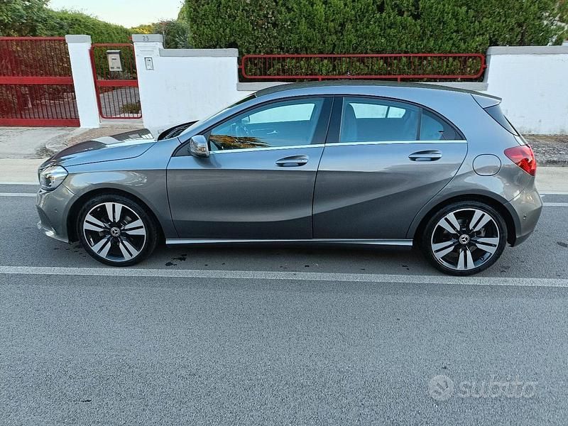 Usata Mercedes A180 109 CV (80 kW) 2017 Grigio Berlina