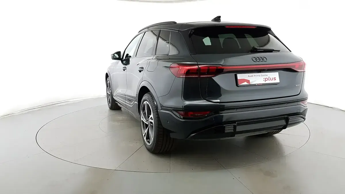 Usata Audi Q6 e-tron S-Line 284 kW (387 CV) 2025 Grigio manhattan SUV