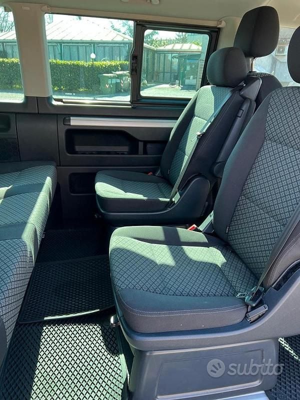 Usata VW Multivan 150 CV (110 kW) 2021 Grigio Furgone