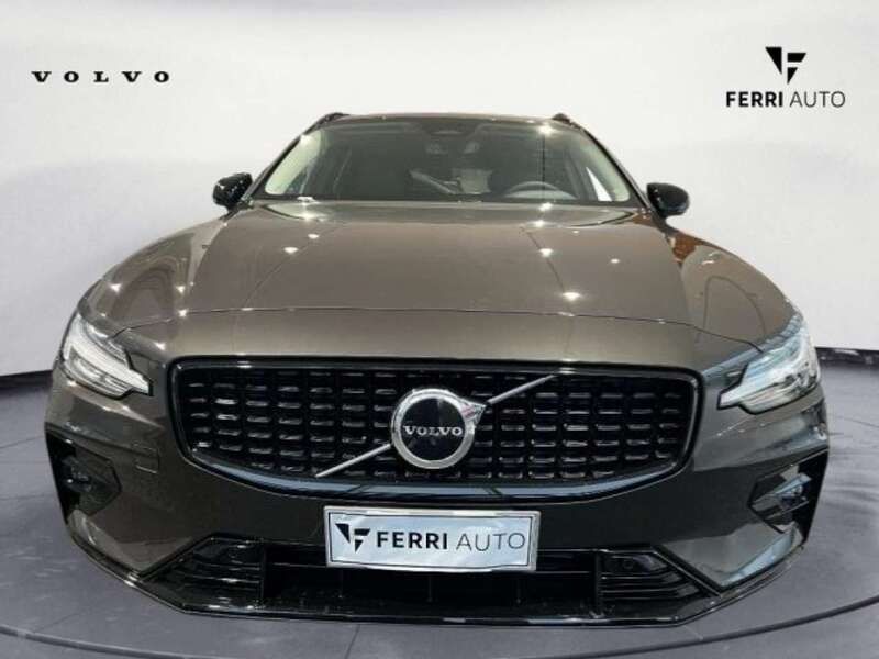 Usata Volvo V60 Plus 197 CV (144 kW) 2023 Grigio scuro Station wagon