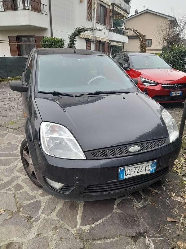 Usata Ford Fiesta 75 CV (55 kW) 2003 Nero Utilitaria