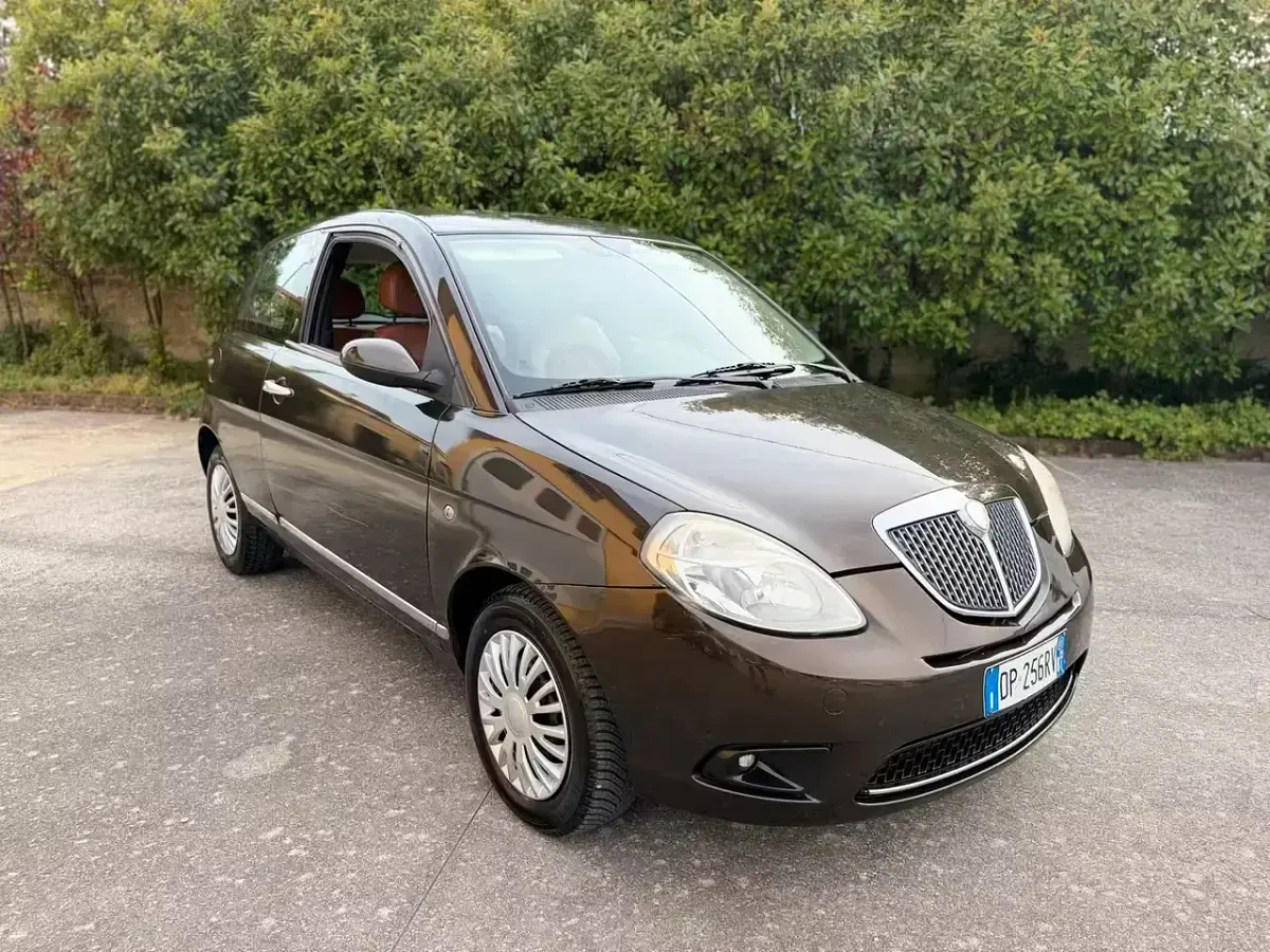 Usata Lancia Ypsilon 60 CV (44 kW) 2007 Marrone Utilitaria