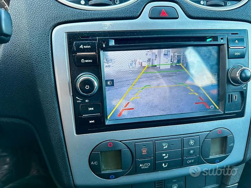 Usata Ford Focus 90 CV (66 kW) 2006 Grigio Station wagon