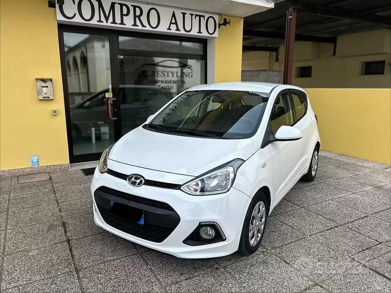 Usata Hyundai i10 67 CV (49 kW) 2016 Bianco Utilitaria