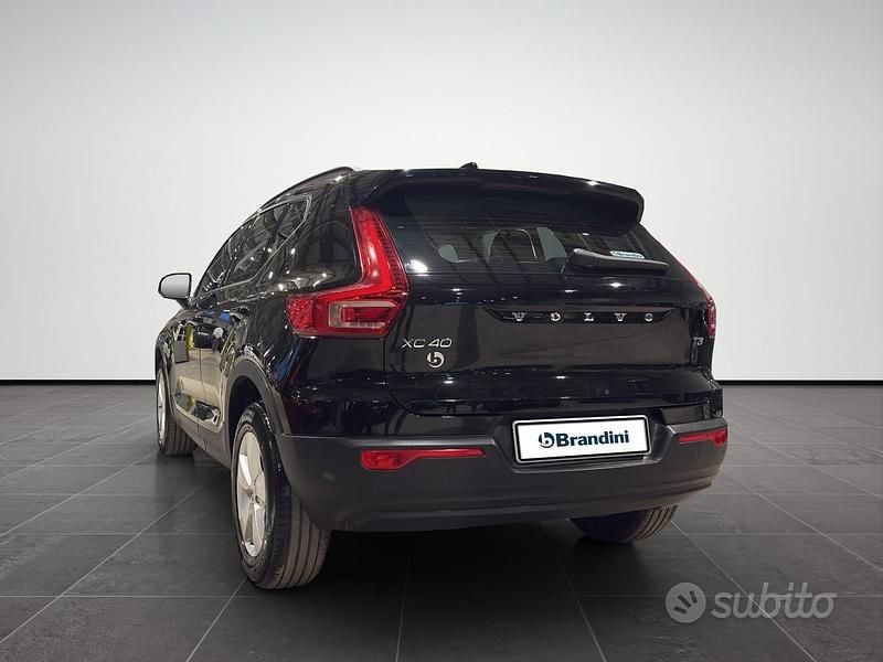 Usata Volvo XC40 Momentum 163 CV (119 kW) 2020 Nero SUV