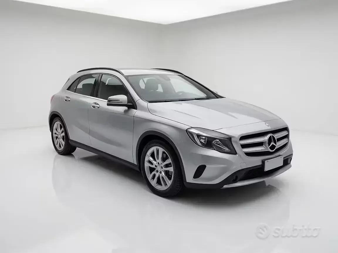 Usata Mercedes GLA200 136 CV (100 kW) 2016 Grigio SUV