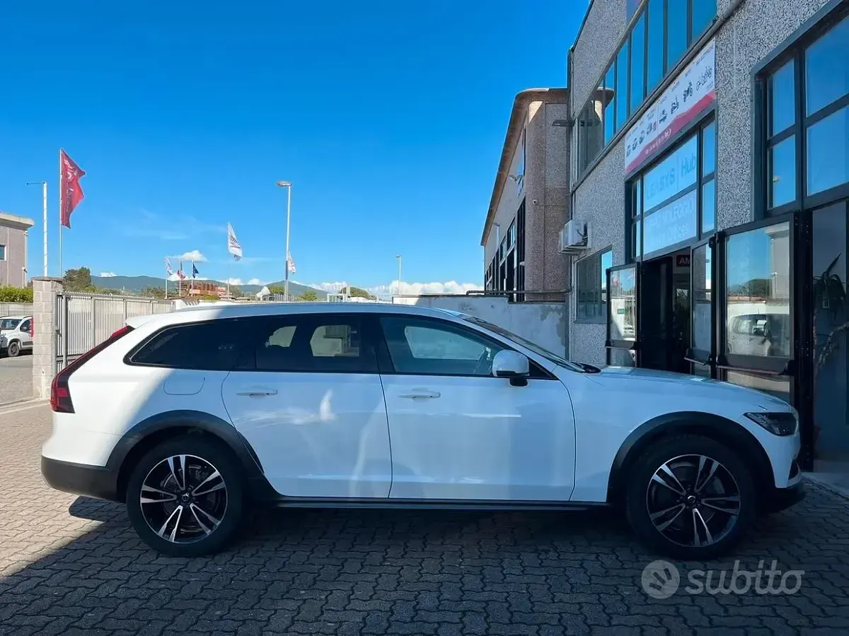 Usata Volvo V90 CC Pro 190 CV (139 kW) 2021 Bianco Station wagon
