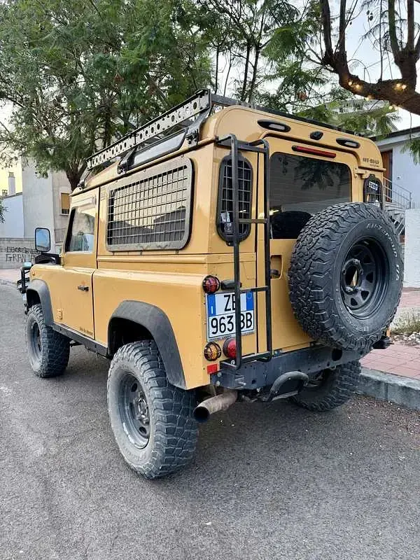 Usata Land Rover Defender 122 CV (89 kW) 2000 Giallo Station wagon