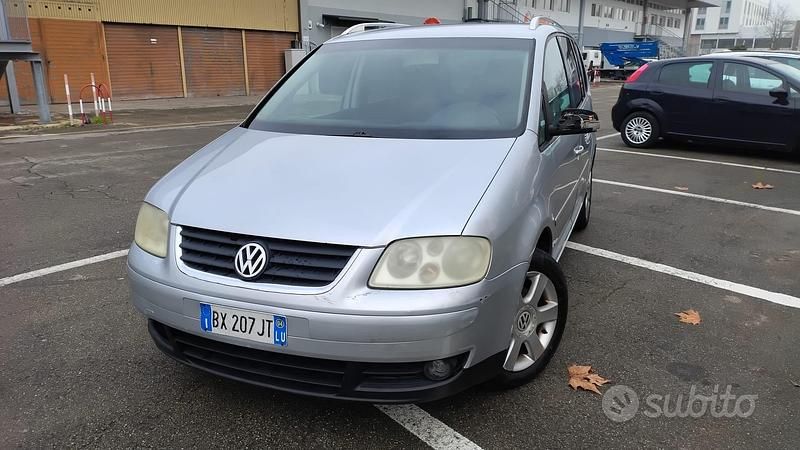 Grigio Usata 2004 VW Touran Highline Monovolume | 1850 € (Buon prezzo) - Immagine 1/4