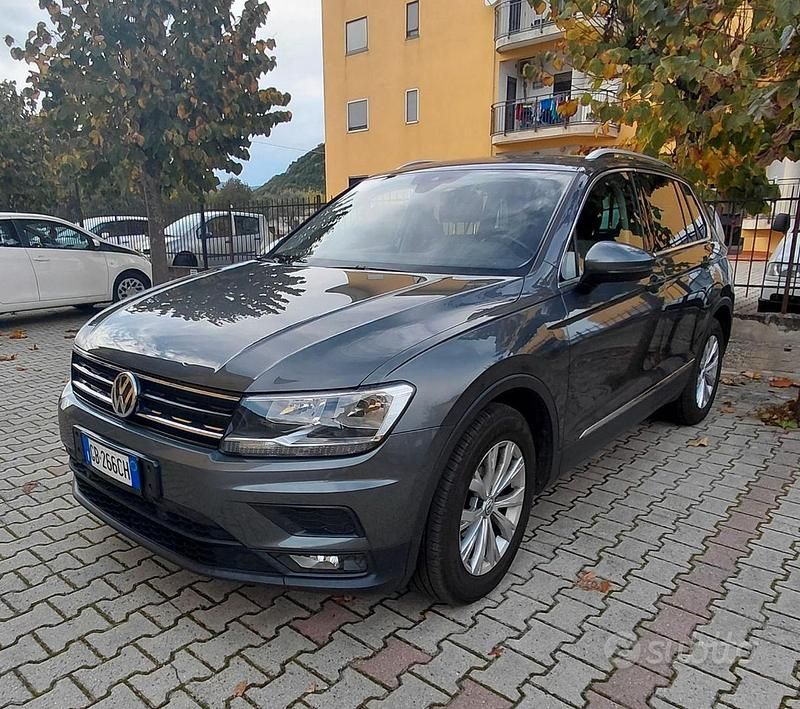 Grigio Usata 2020 VW Tiguan Business SUV | 24.900 € (Buon prezzo) - Immagine 1/4