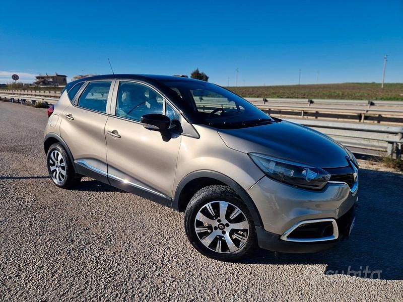 Usata Renault Captur Intens 90 CV (66 kW) 2017 Beige SUV