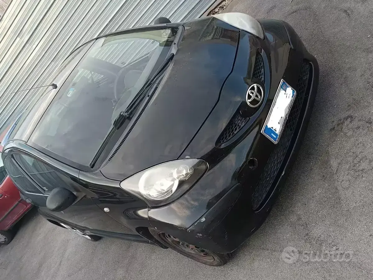Usata Toyota Aygo 68 CV (50 kW) 2007 Nero Utilitaria