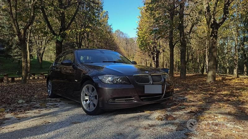 Usata BMW 325 218 CV (160 kW) 2005 Grigio Berlina