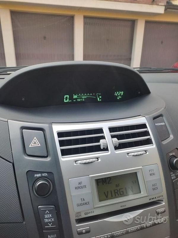 Occasion Toyota Yaris Luna 87 ch (63 kW) 2007 Gris Citadine
