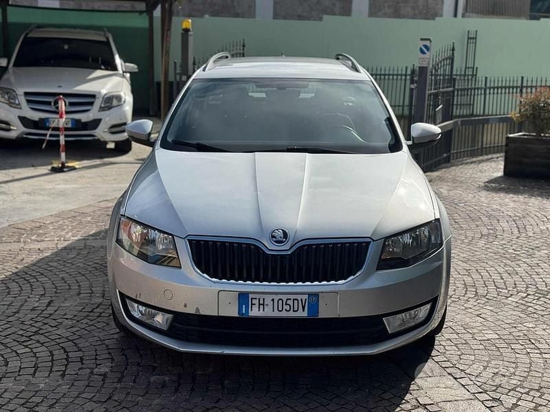 Usata Skoda Octavia Executive 110 CV (80 kW) 2017 Grigio Station wagon