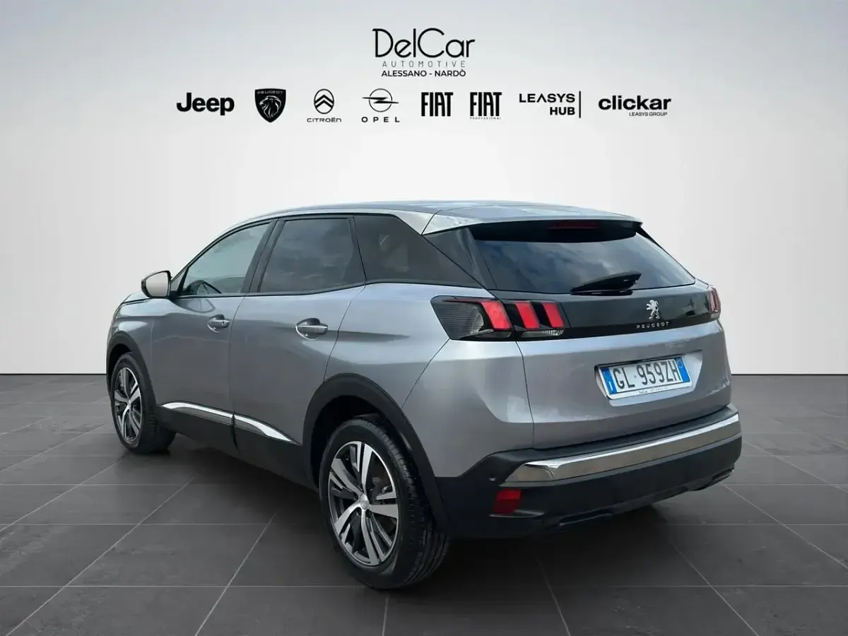 Usata Peugeot 3008 Allure 131 CV (96 kW) 2022 Argento SUV