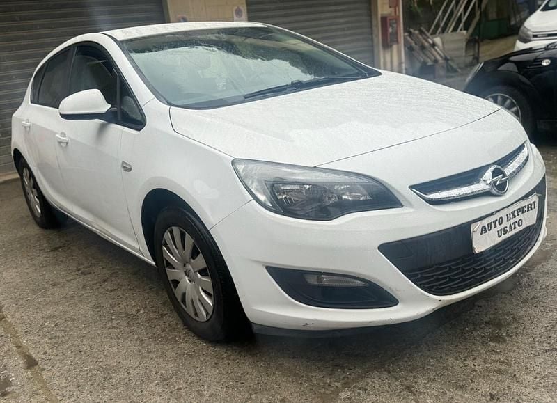 Bianco Usata 2015 Opel Astra Cosmo Tre volumi | 5300 € (Super prezzo) - Immagine 1/4
