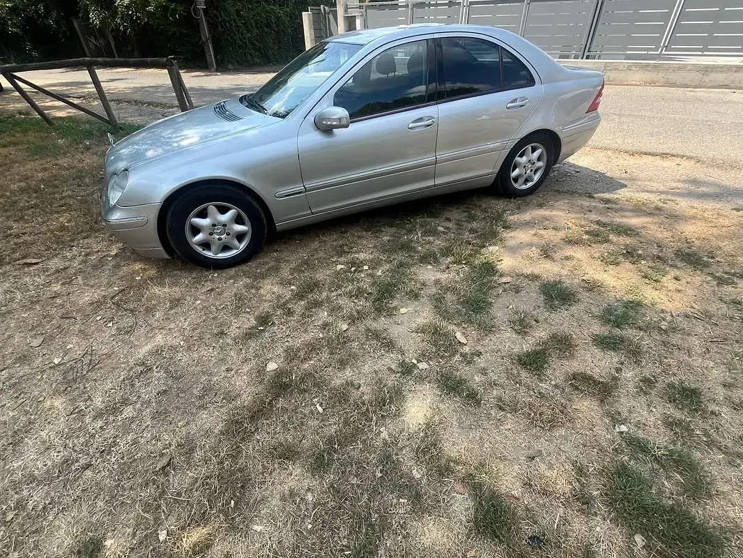 Usata Mercedes C180 Elegance 129 CV (94 kW) 2002 Argento Berlina