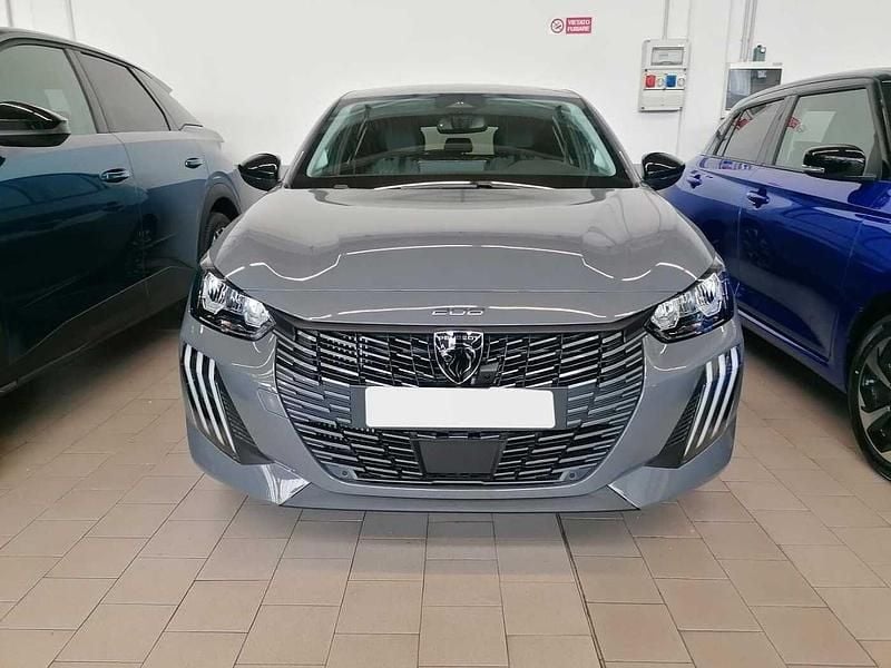 Grigio selenium Nuova 2025 Peugeot 208 Allure Due volumi | 23.400 € (Molto cara) - Immagine 1/4
