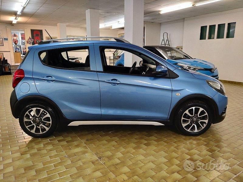 Usata Opel Karl Rocks 75 CV (55 kW) 2018 Blu/azzurro Utilitaria