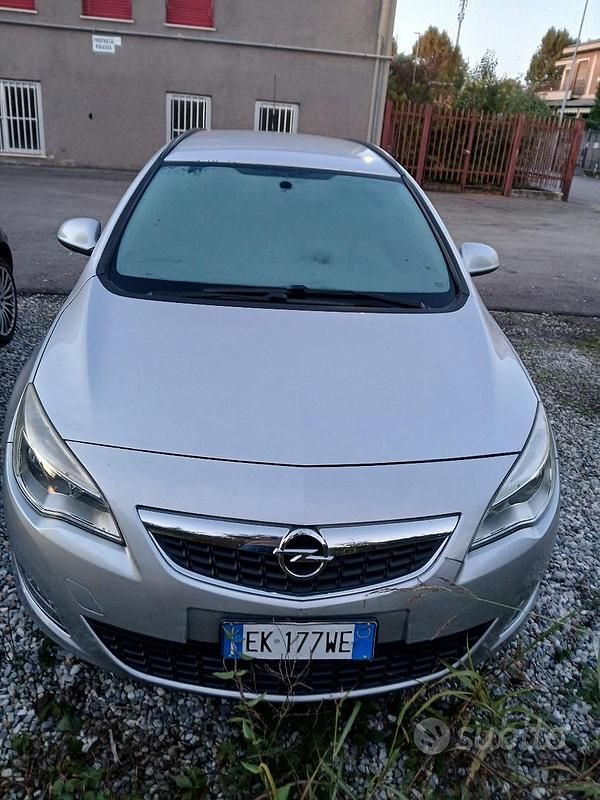 Usata Opel Astra 2012 Grigio Berlina