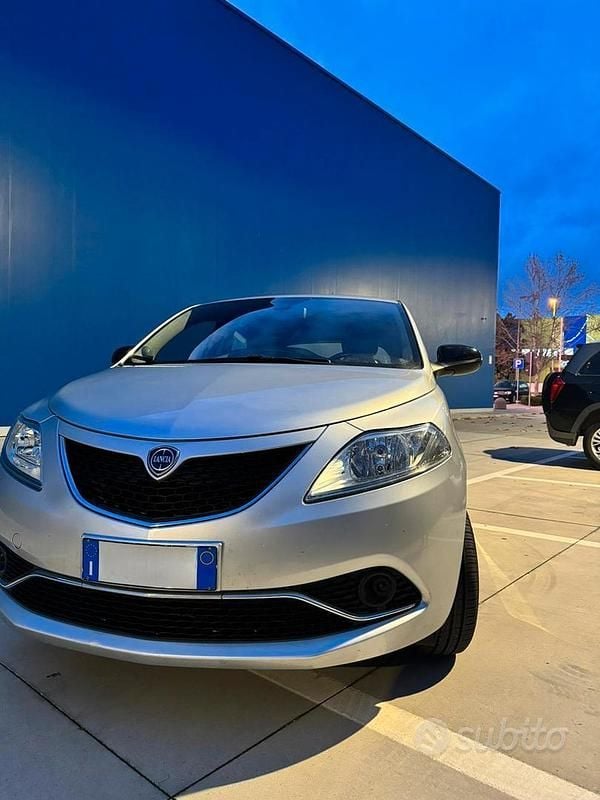 Usata Lancia Ypsilon 2017 Grigio Utilitaria