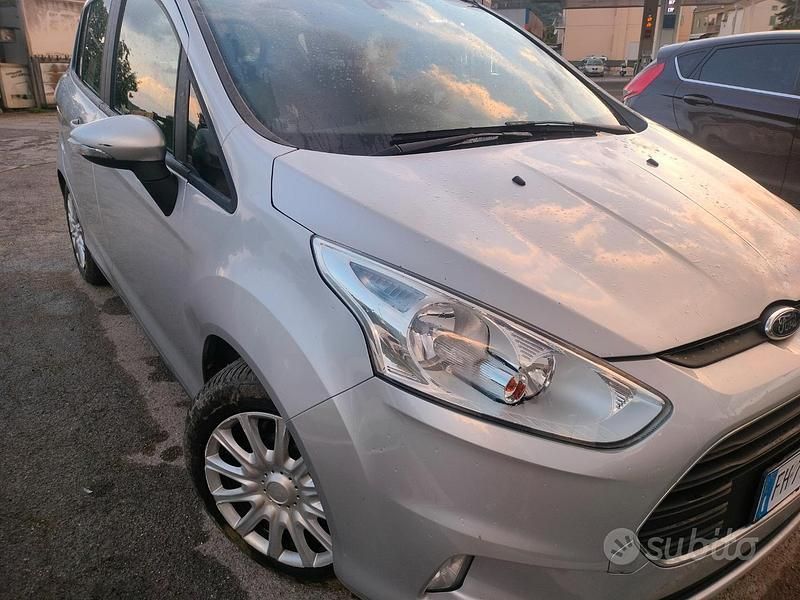 Argento Usata 2017 Ford B-MAX Monovolume | 6800 € (Buon prezzo) - Immagine 1/4