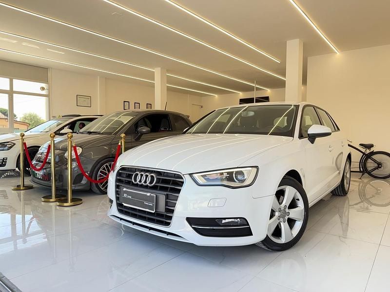 Bianco Usata 2015 Audi A3 Ambiente Tre volumi | 14.900 € (Buon prezzo) - Immagine 1/4