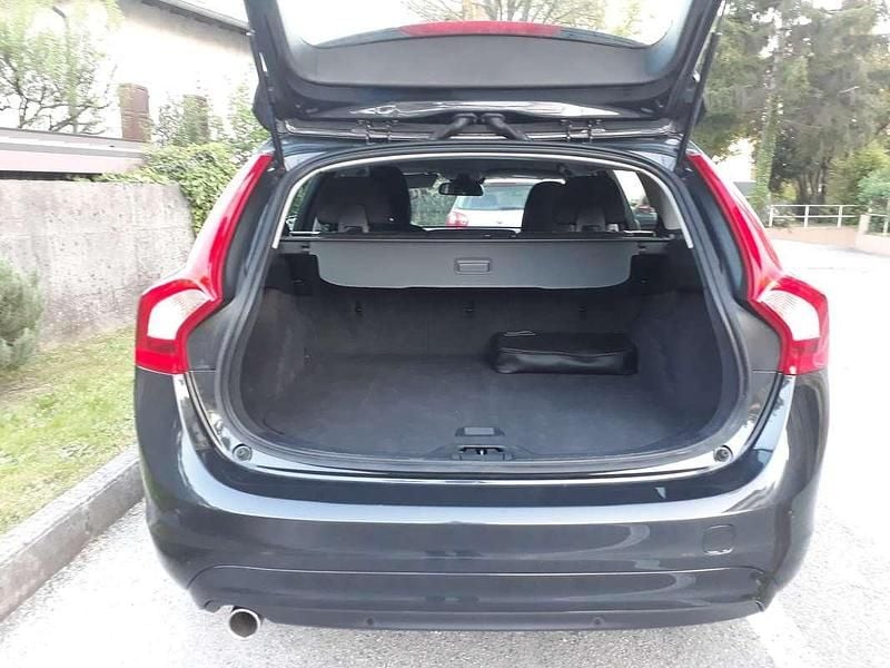Käytetty Volvo V60 Momentum 120 HP (88 kW) 2017 Farmari