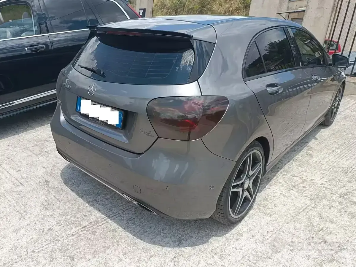 Usata Mercedes A180 Executive 109 CV (80 kW) 2016 Grigio Utilitaria