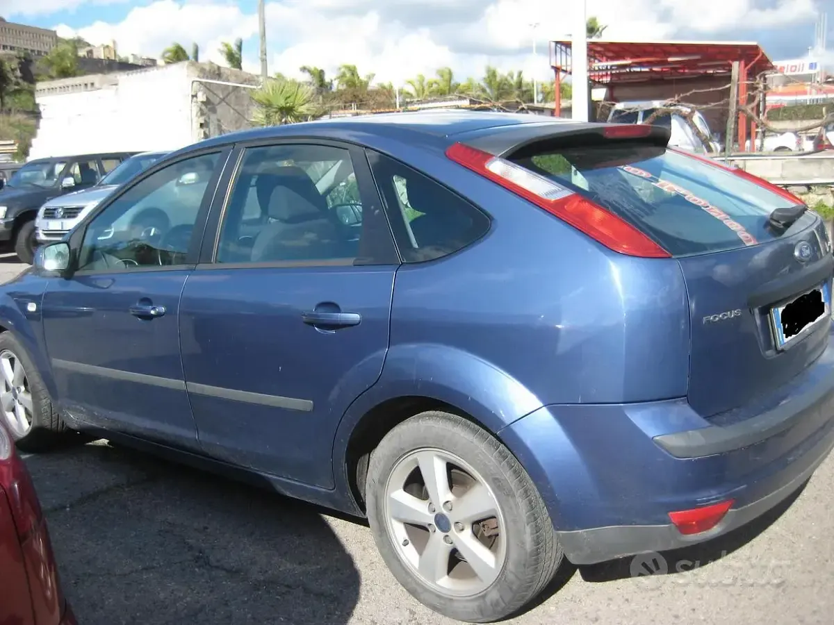 Usata Ford Focus Zetec 90 CV (66 kW) 2006 Bluazzurro Station wagon