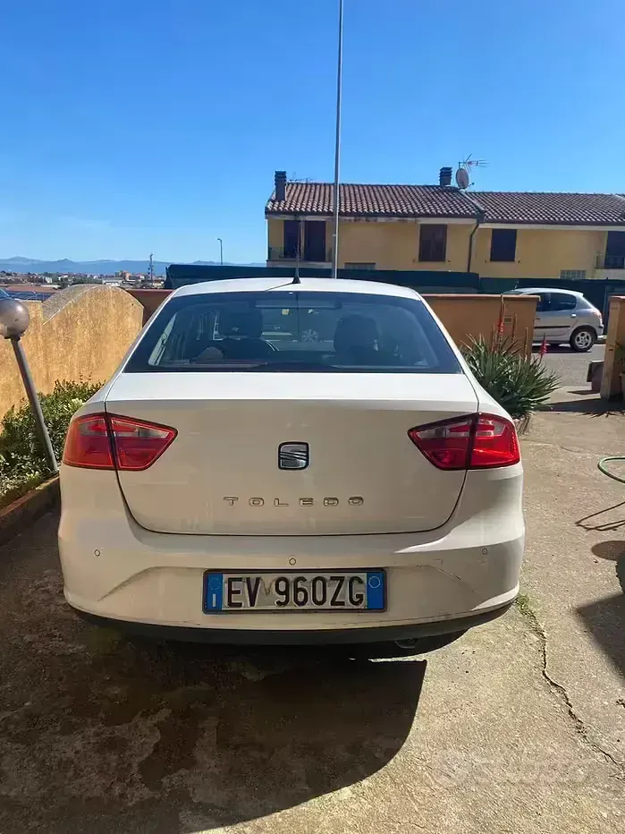 Usata Seat Toledo 105 CV (77 kW) 2014 Bianco Utilitaria