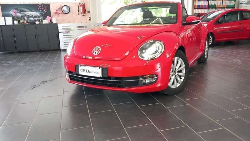 Usata VW Beetle Cabriolet Design 105 CV (77 kW) 2013 Rosso Cabrio