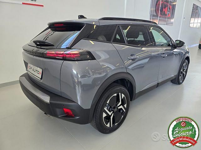 Usata Peugeot 2008 Allure 101 CV (74 kW) 2024 Grigio SUV