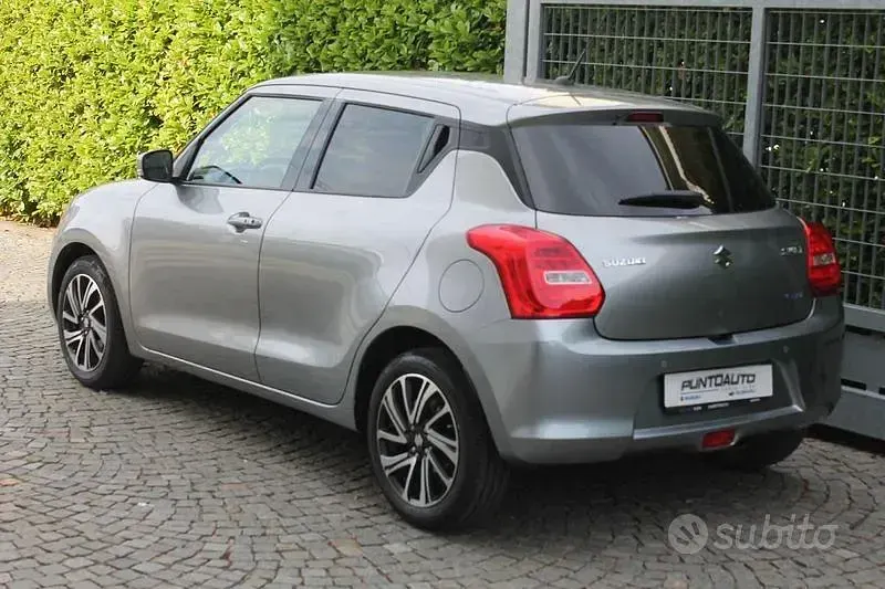 Usata Suzuki Swift 83 CV (61 kW) 2023 Grigio Utilitaria