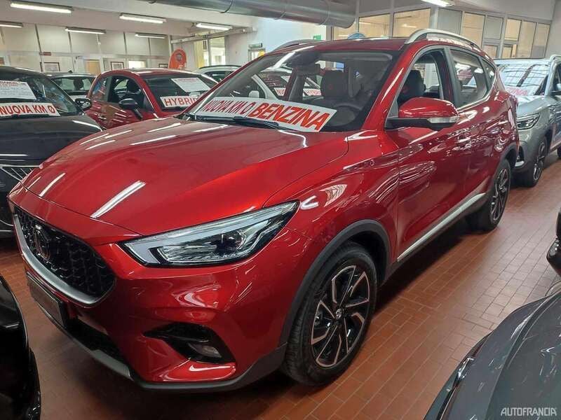 Rosso Nuova 2024 MG ZS Luxury Tre volumi | 17.900 € (Buon prezzo) - Immagine 1/4
